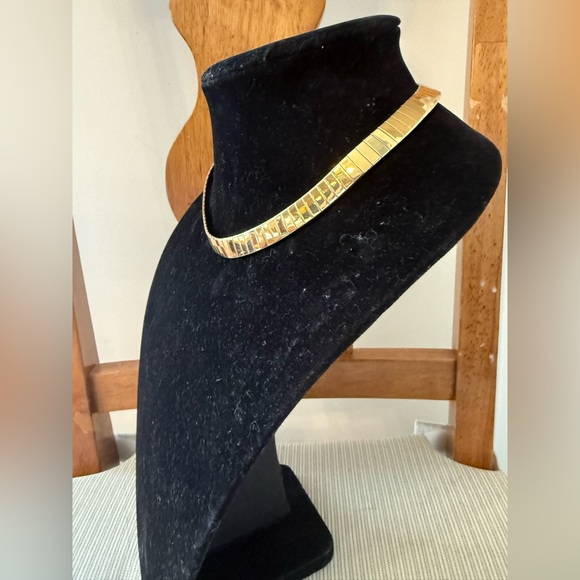 Napier Gold Tone Herringbone Vintage Choker Necklace - Picture 4 of 9